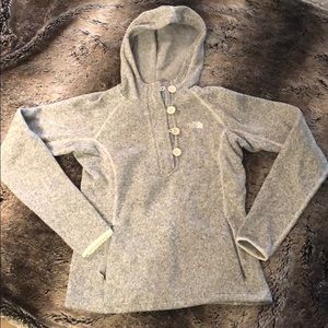 The North Face Woman’s Gray Pullover